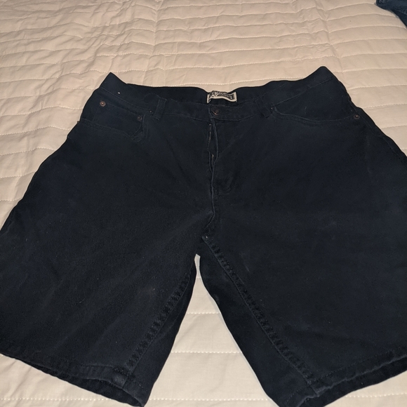 Shorts - Picture 1 of 3